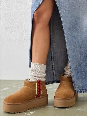 UGG Women's Classic Ultra Mini Braid Platform boots in Chestnut USA 9 Low Top